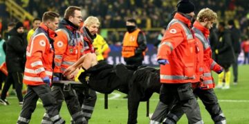 Borussia Dortmund confirma lesión en tobillo de Scholotterbeck