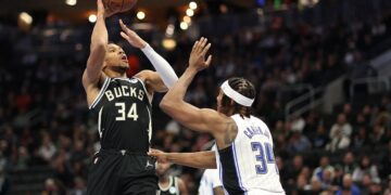 Milwaukee derrota a Orlando y clasifica a semifinales de la Copa de la NBA