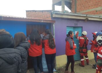 Funcionarios de las Alcaldías de La Paz y El Alto notifican a amautas.