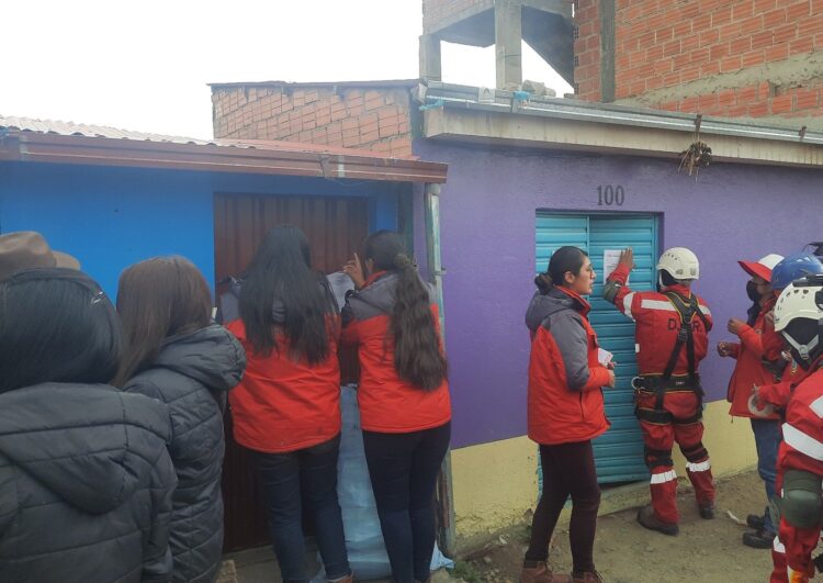 Funcionarios de las Alcaldías de La Paz y El Alto notifican a amautas.