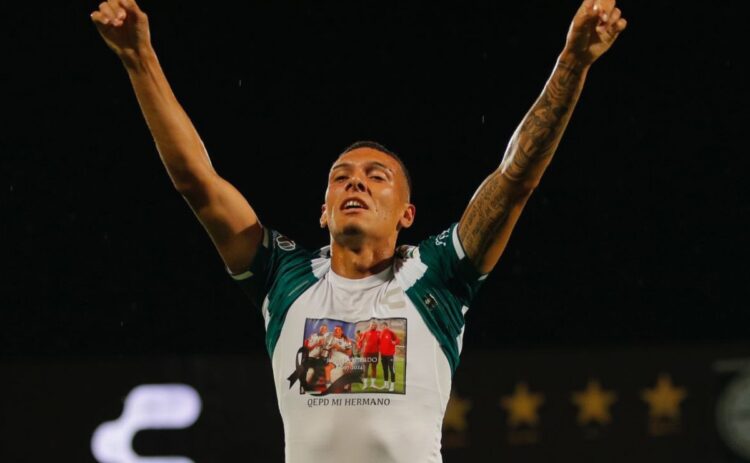 Uruguayo Fagúndez detona reacción del Santos y dedica gol a Izquierdo en México