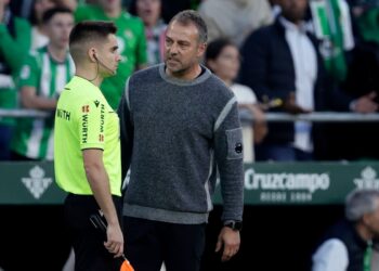 Flick confía en ganar al Dortmund para dar un paso decisivo a octavos