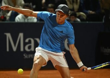 Forlán perdió en su debut como tenista en el torneo ATP en Uruguay