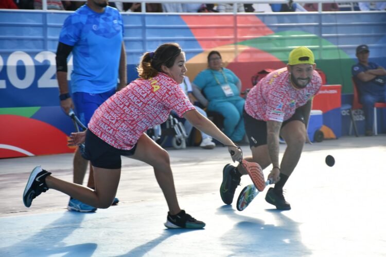 Rengifo y Villegas obtienen bronce para Bolivia en frontball