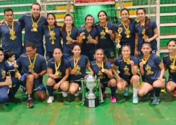 Víctor Muriel rompe hegemonía de Always Ready y es campeón de la Simón Bolívar Femenina