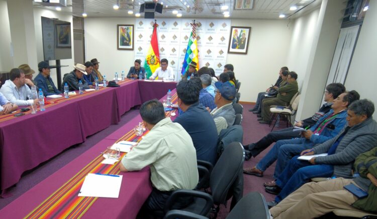 Productores y Gobierno acuerdan ‘precios justos’ de la leche cruda y pasteurizada
