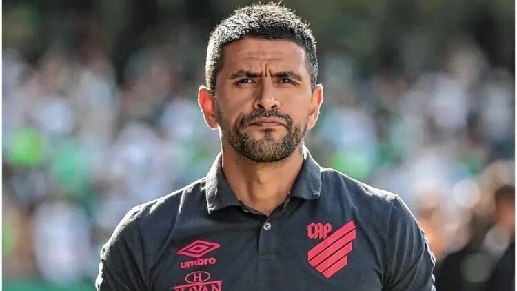 Tras descender, Paranaense de Brasil anuncia salida del DT Lucho González