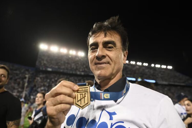 Quinteros, DT de Vélez: ‘Estos chicos pelearon para no descender y hoy son campeones’