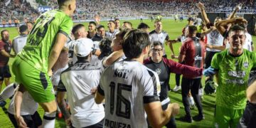 Incidentes entre jugadores e hinchas de Vélez tras derrota en la Copa Argentina