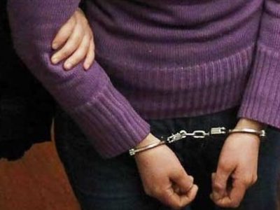 La Policía aprehendió a una abogada de la Defensoría de la Niñez de La Paz, acusada por sobornos.