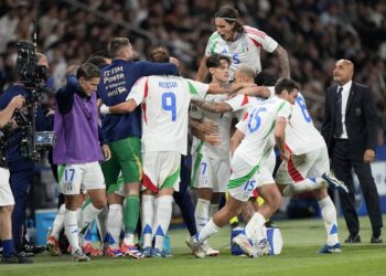 Italia desnuda a Francia en el Parque de los Príncipes