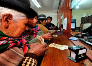 Contar con ahorros es un importante factor que ayuda a encarar la vida en la tercera edad.