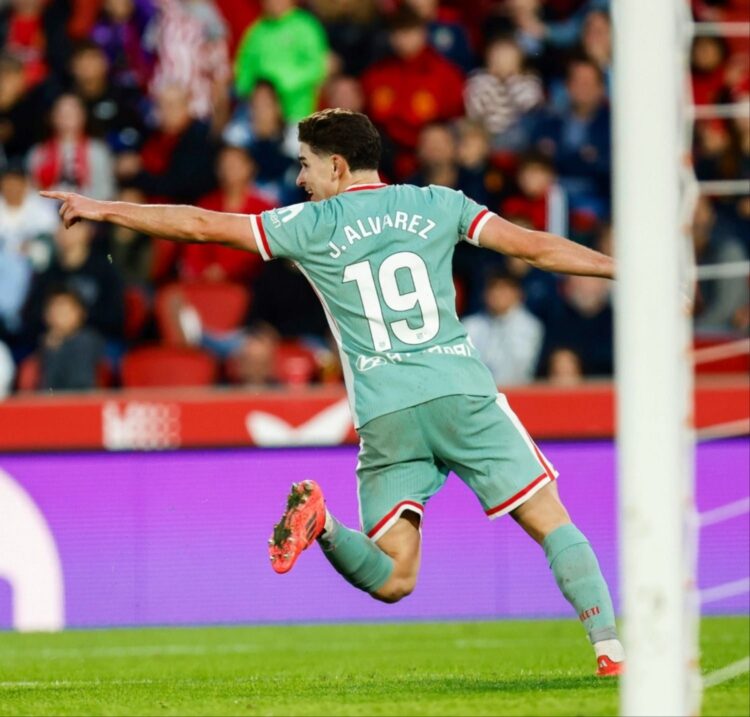 Julián Álvarez lanza al Atlético al podio de la Liga con gol en Mallorca (1-0)