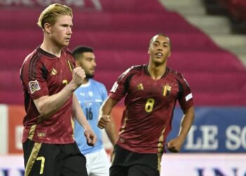 Bélgica domina a Israel con doblete de De Bruyne