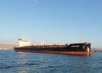 YPFB incrementa despacho de gasolina y se prepara para descargar diésel en Arica