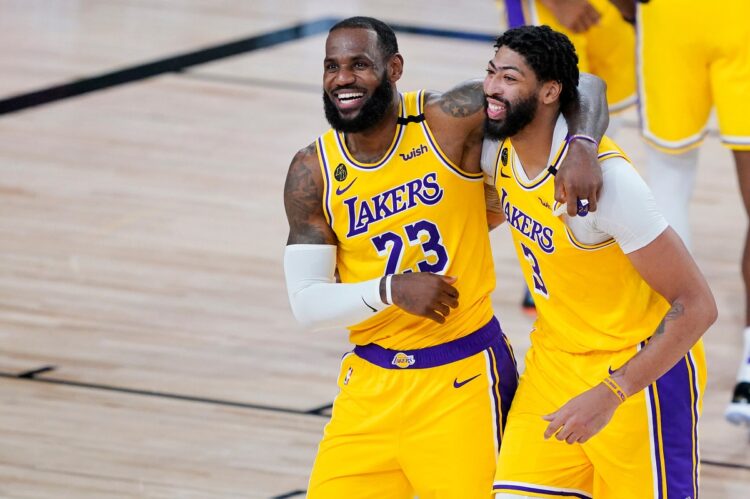 Davis y LeBron James, ofensiva imparable de Lakers ante Raptors en la NBA