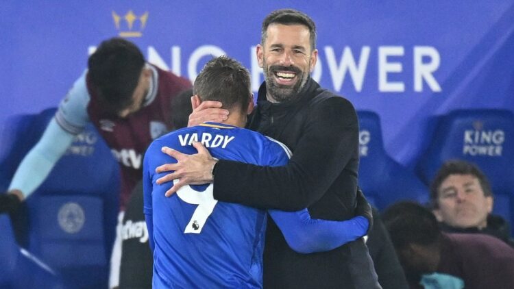 Van Nistelrooy debuta en banquillo del Leicester con victoria 3-1 contra West Ham