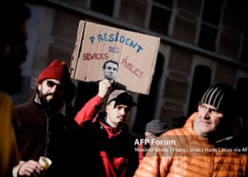 macron_paris.jpg