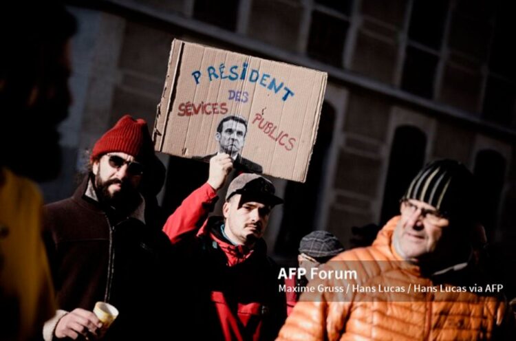 macron_paris.jpg