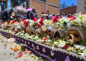 La fiesta de las Ñatitas de La Paz se celebra el 8 de noviembre.