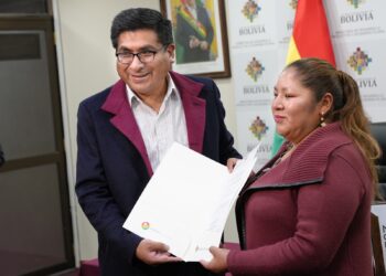 Posesionan a Ana Flores como nueva viceministra de la Micro y Pequeña Empresa