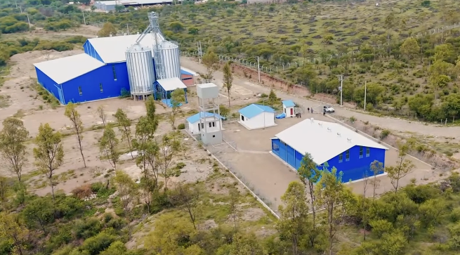 Arce anuncia la conclusión de la planta extractora de aceite de manzanilla en Tarija