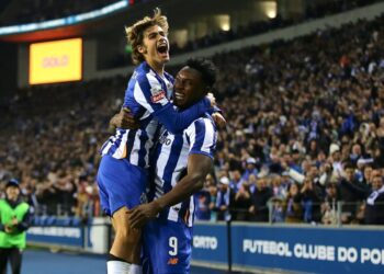 Porto toma liderato de la liga portuguesa a la espera del derbi lisboeta