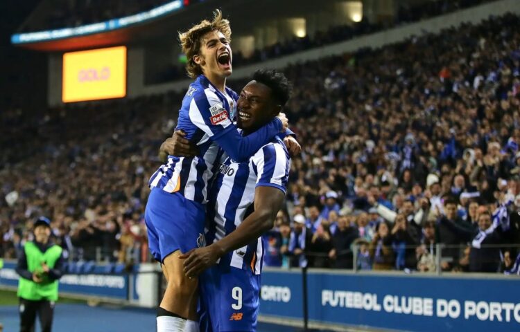 Porto toma liderato de la liga portuguesa a la espera del derbi lisboeta