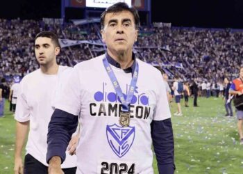 Gustavo Quinteros deja el banco de Vélez Sarsfield tras ganar liga argentina