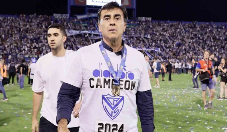 Gustavo Quinteros deja el banco de Vélez Sarsfield tras ganar liga argentina