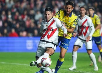Las Palmas sale del descenso con triunfo 3-1 en visita al Rayo