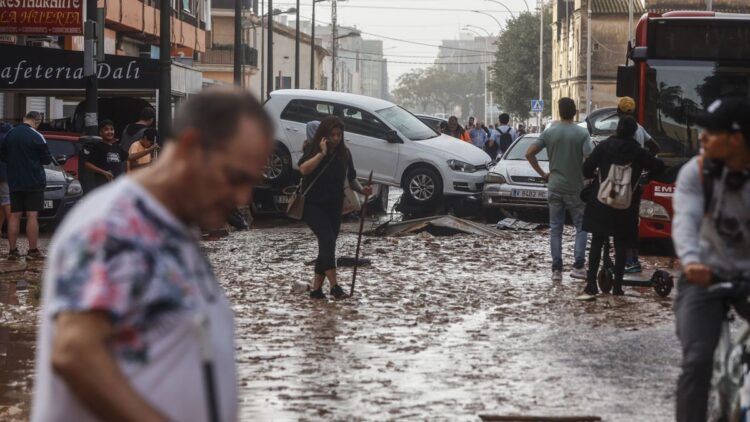 Vinicius pide a jugadores del Real Madrid ayudar a damnificados por inundaciones en Valencia, según medios