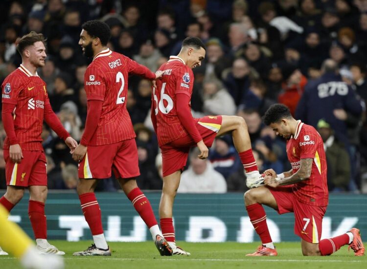 Liverpool se divierte, Chelsea se atasca y Manchester United se estrella