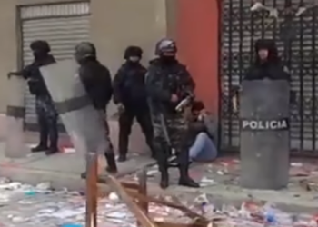 Choferes toman sede por ‘inacción de dirigentes’ y son gasificados por la Policía