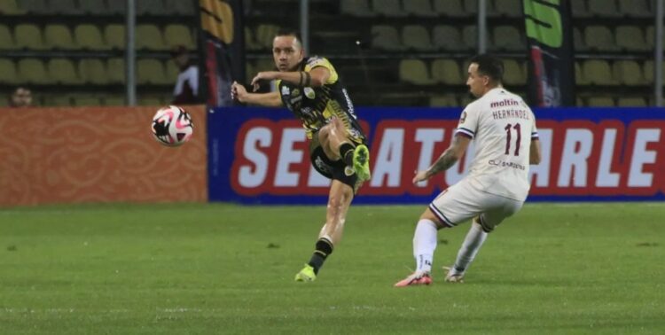 Táchira y Carabobo empatan 1-1 en la ida de la final del fútbol venezolano