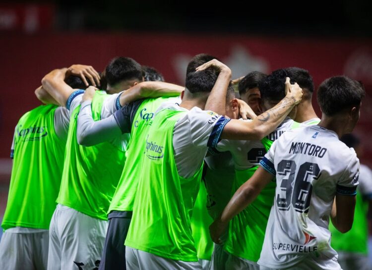 Líder Vélez apunta a tomar distancia para acercarse al título en la Liga argentina