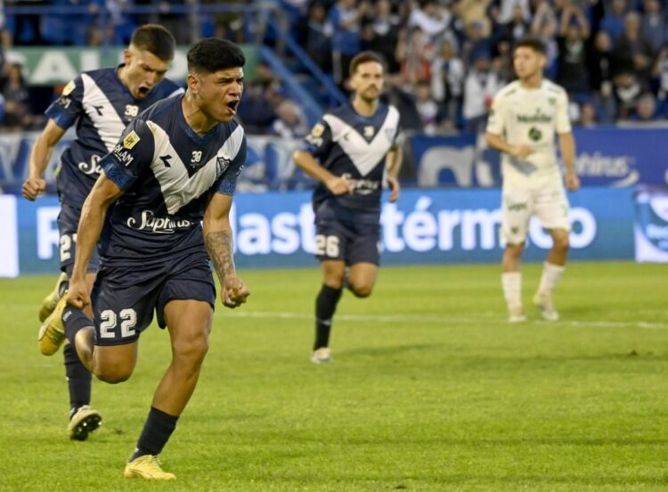 Vélez vuelve al triunfo y retoma ventaja en la Liga argentina; triunfo de Boca