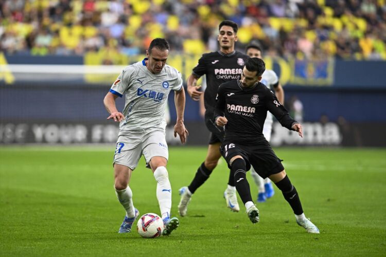 El Villarreal alcanza el podio de LaLiga con goleada 3-0 al Alavés