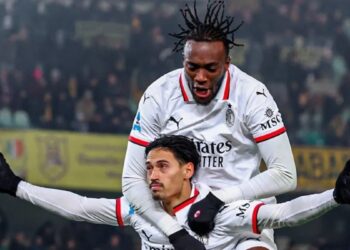 AC Milan toma aire con triunfo en la niebla de Verona