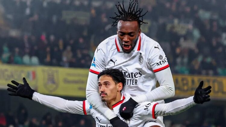 AC Milan toma aire con triunfo en la niebla de Verona