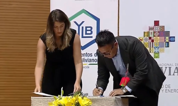 Bolivia firma tres convenios con empresas internacionales para aprovechamiento de litio