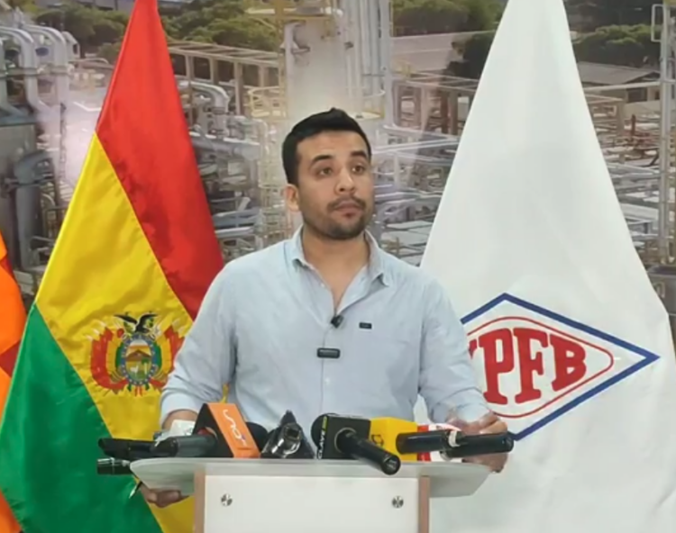 Bloqueos amenazan la llegada de 37 millones de litro de combustible, según YPFB