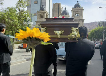 Los amigos y la familia despiden al ‘maestro’ de las tablas Hugo Pozo