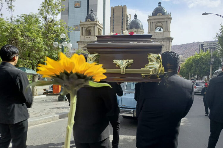 Los amigos y la familia despiden al ‘maestro’ de las tablas Hugo Pozo