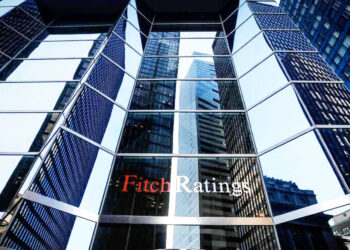 Colegio de Economistas propone medidas para afrontar la calificación de Fitch