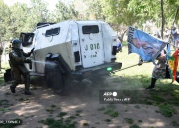 Carabineros de Chile reprimen una protesta mapuche