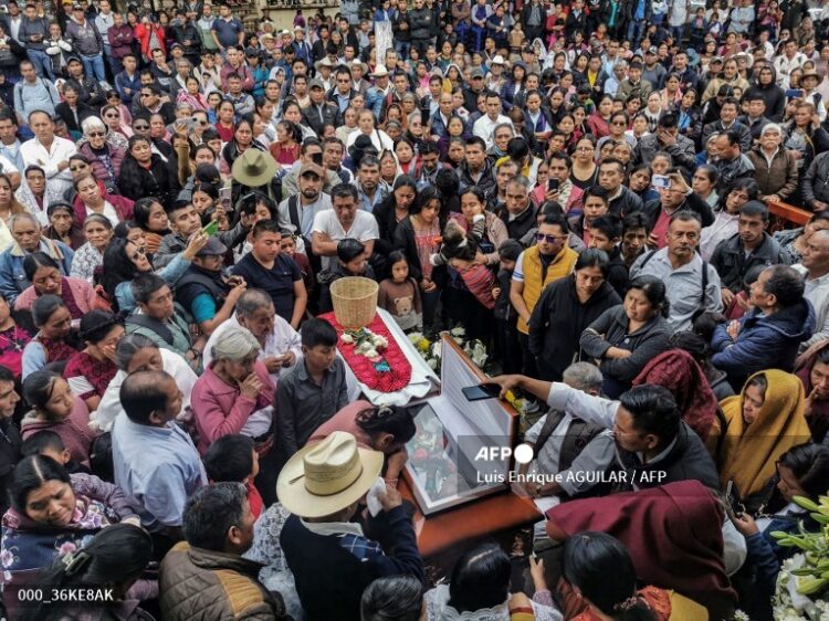 Cientos de personas acompañaron el funeral del religioso