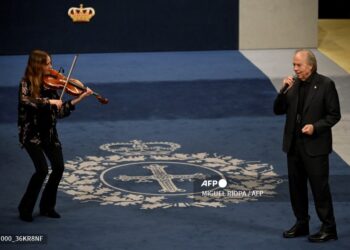 Serrat se animó a cantar luego de recibir su reconocimiento