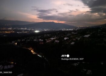 Continuarán los apagones por 14 horas en Ecuador