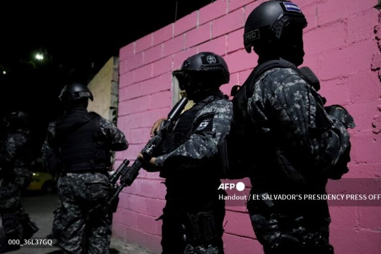 Policías y militares rodearon la zona de San Marcos